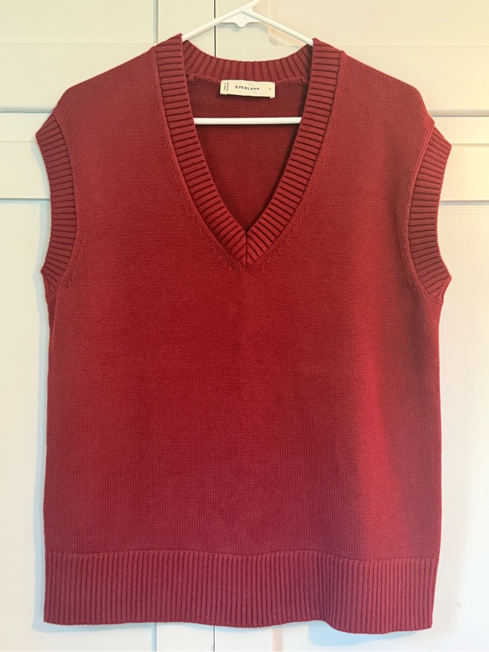Everlane V-Neck Sleeveless Sweater Vest in Deep Brick Red